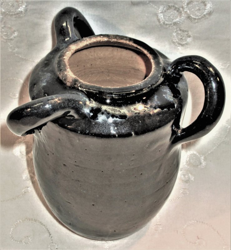 Vase mit 3 Henkeln, schwarz glänzend, 14 cm h