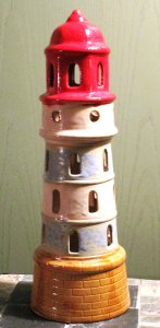 Leuchtturm, Keramik, hellblau, weiß, rot, Windlicht mit LED 