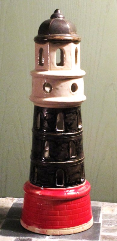 Leuchtturm, Keramik, weiß, schwarz, rot mit LED